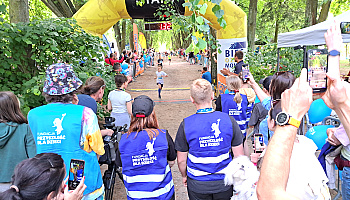 Pobiegli dla chorych dzieci. Sportowe zmagania i piknik nad Ukielem Pobiegli dla chorych dzieci. Sportowe zmagania i piknik nad Ukielem
